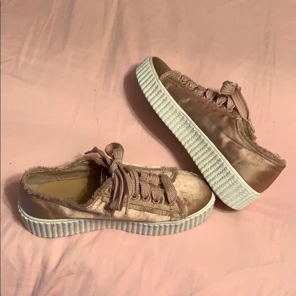 Rose gold shoes - Picture 1 of 3